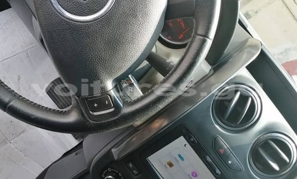 Sayi Na hannu Renault Duster White Mota in Libreville a estuary Sayi Na hannu Renault Duster White Mota in Libreville a estuary