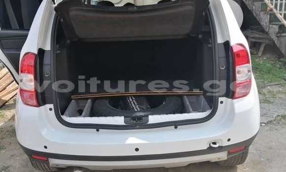 Sayi Na hannu Renault Duster White Mota in Libreville a estuary Sayi Na hannu Renault Duster White Mota in Libreville a estuary