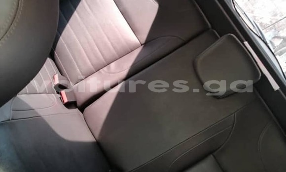 Sayi Na hannu Renault Duster White Mota in Libreville a estuary Sayi Na hannu Renault Duster White Mota in Libreville a estuary