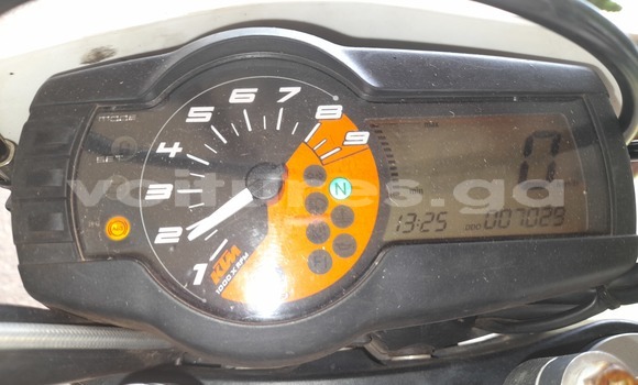 Sayi Na hannu KTM 690 White Motsi in Port Gentil a Ogooué-Maritime Sayi Na hannu KTM 690 White Motsi in Port Gentil a Ogooué-Maritime