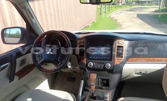 Sayi Na hannu Mitsubishi Pajero White Mota in Libreville a estuary Sayi Na hannu Mitsubishi Pajero White Mota in Libreville a estuary