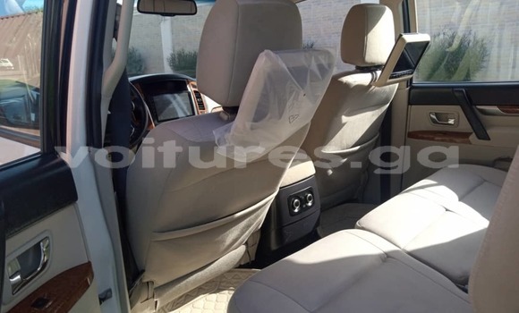 Sayi Na hannu Mitsubishi Pajero White Mota in Libreville a estuary Sayi Na hannu Mitsubishi Pajero White Mota in Libreville a estuary