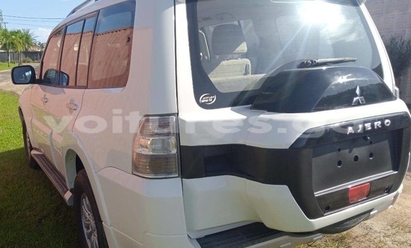 Sayi Na hannu Mitsubishi Pajero White Mota in Libreville a estuary Sayi Na hannu Mitsubishi Pajero White Mota in Libreville a estuary