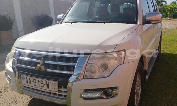 Sayi Na hannu Mitsubishi Pajero White Mota in Libreville a estuary Sayi Na hannu Mitsubishi Pajero White Mota in Libreville a estuary