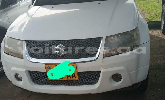 Sayi Na hannu Suzuki Vitara White Mota in Libreville a estuary