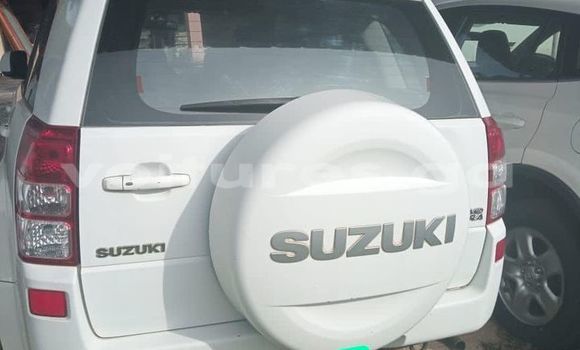 Sayi Na hannu Suzuki Vitara White Mota in Libreville a estuary Sayi Na hannu Suzuki Vitara White Mota in Libreville a estuary