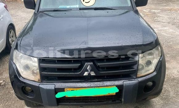 Sayi Na hannu Mitsubishi Pajero Black Mota in Libreville a estuary Sayi Na hannu Mitsubishi Pajero Black Mota in Libreville a estuary