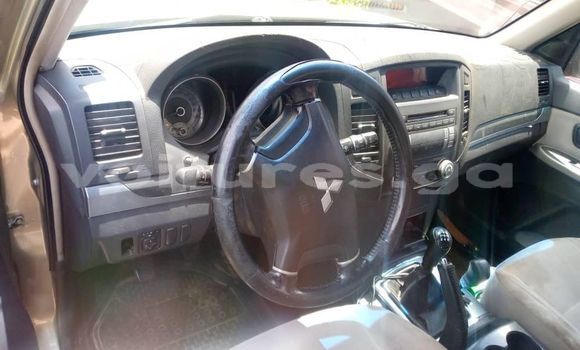 Sayi Na hannu Mitsubishi Pajero M Mota in Libreville a estuary Sayi Na hannu Mitsubishi Pajero M Mota in Libreville a estuary