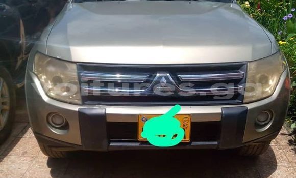 Sayi Na hannu Mitsubishi Pajero M Mota in Libreville a estuary Sayi Na hannu Mitsubishi Pajero M Mota in Libreville a estuary