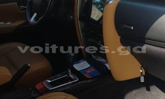 Sayi Na hannu Toyota Fortuner White Mota in Libreville a estuary Sayi Na hannu Toyota Fortuner White Mota in Libreville a estuary