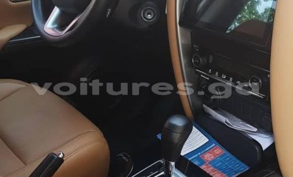 Sayi Na hannu Toyota Fortuner White Mota in Libreville a estuary Sayi Na hannu Toyota Fortuner White Mota in Libreville a estuary