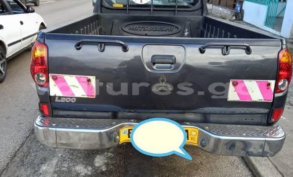 Sayi Na hannu Mitsubishi L200 Black Mota in Libreville a estuary Sayi Na hannu Mitsubishi L200 Black Mota in Libreville a estuary