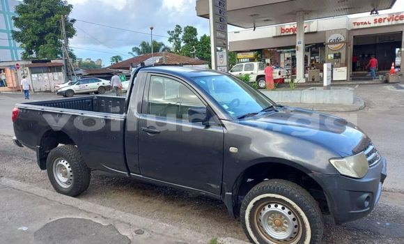 Sayi Na hannu Mitsubishi L200 Black Mota in Libreville a estuary Sayi Na hannu Mitsubishi L200 Black Mota in Libreville a estuary