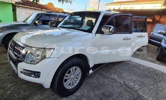 Sayi Na hannu Mitsubishi Pajero White Mota in Libreville a estuary Sayi Na hannu Mitsubishi Pajero White Mota in Libreville a estuary