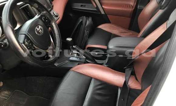 Acheter Occasion Voiture Toyota RAV4 Blanc à Libreville, Estuaire Acheter Occasion Voiture Toyota RAV4 Blanc à Libreville, Estuaire