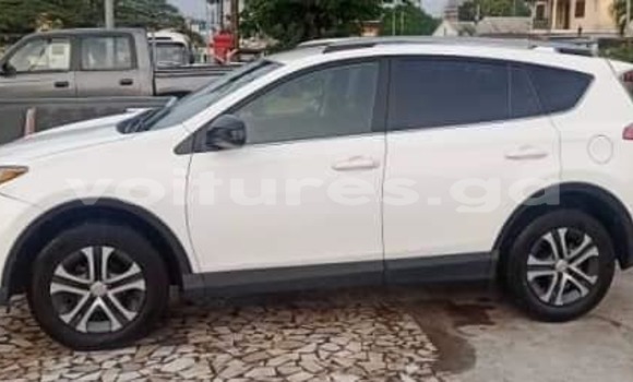 Acheter Occasion Voiture Toyota RAV4 Blanc à Port–Gentil, Ogooué-Maritime Acheter Occasion Voiture Toyota RAV4 Blanc à Port–Gentil, Ogooué-Maritime