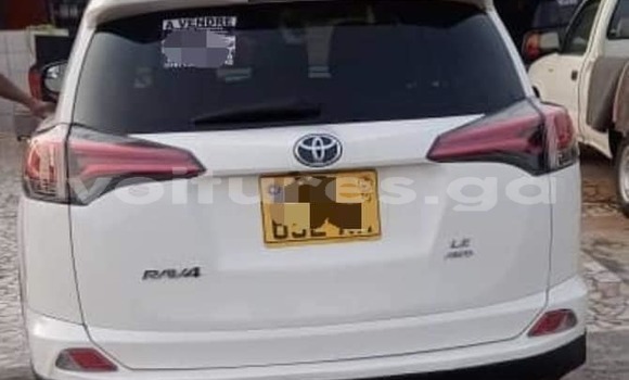 Acheter Occasion Voiture Toyota RAV4 Blanc à Port–Gentil, Ogooué-Maritime Acheter Occasion Voiture Toyota RAV4 Blanc à Port–Gentil, Ogooué-Maritime
