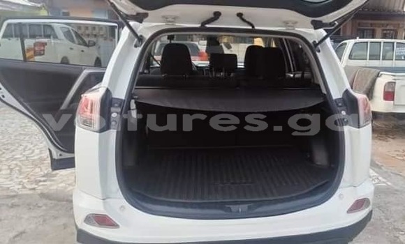 Acheter Occasion Voiture Toyota RAV4 Blanc à Port–Gentil, Ogooué-Maritime Acheter Occasion Voiture Toyota RAV4 Blanc à Port–Gentil, Ogooué-Maritime
