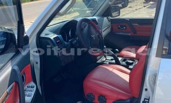 Acheter Occasion Voiture Mitsubishi Pajero Blanc à Port–Gentil, Ogooué-Maritime Acheter Occasion Voiture Mitsubishi Pajero Blanc à Port–Gentil, Ogooué-Maritime