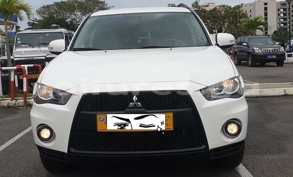 Acheter Occasion Voiture Mitsubishi Outlander Blanc à Libreville, Estuaire Acheter Occasion Voiture Mitsubishi Outlander Blanc à Libreville, Estuaire