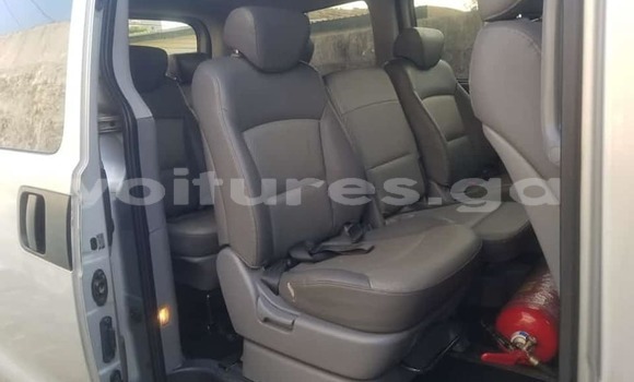 Acheter Occasion Voiture Hyundai H1 Gris à Libreville, Estuaire Acheter Occasion Voiture Hyundai H1 Gris à Libreville, Estuaire