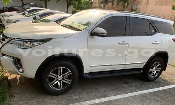 Acheter Occasion Voiture Toyota Fortuner Blanc à Libreville, Estuaire Acheter Occasion Voiture Toyota Fortuner Blanc à Libreville, Estuaire