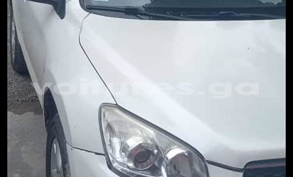 Acheter Occasion Voiture Toyota RAV4 Blanc à Libreville, Estuaire Acheter Occasion Voiture Toyota RAV4 Blanc à Libreville, Estuaire