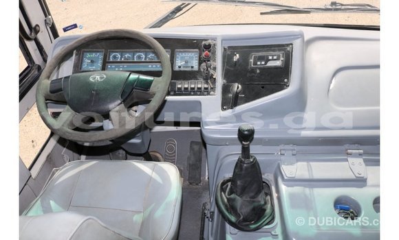 Acheter Import Voiture TATA Xenon Blanc à Import - Dubai, Estuaire