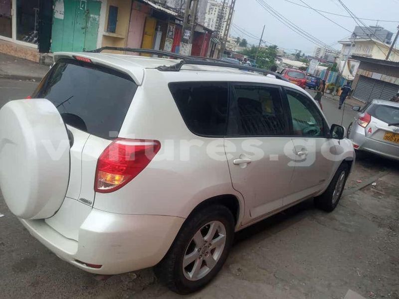 Big with watermark toyota rav4 estuaire libreville 7845