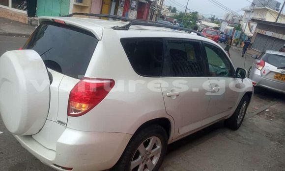 Acheter Occasion Voiture Toyota RAV4 Blanc à Libreville, Estuaire Acheter Occasion Voiture Toyota RAV4 Blanc à Libreville, Estuaire