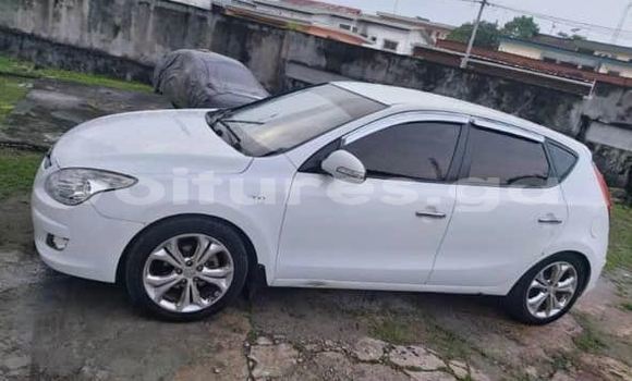 Acheter Occasion Voiture Hyundai i30 Blanc à Libreville, Estuaire Acheter Occasion Voiture Hyundai i30 Blanc à Libreville, Estuaire