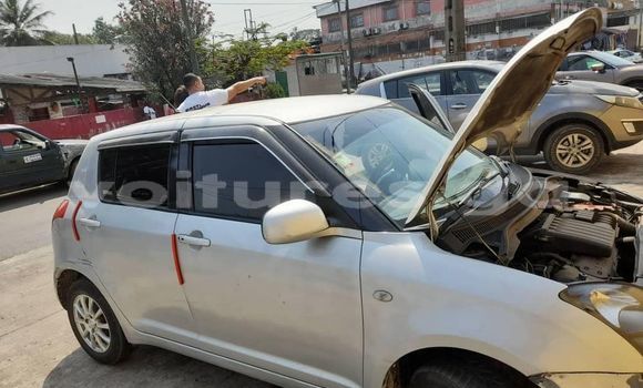Sayi Na hannu Suzuki Swift Azurfa Mota in Libreville a estuary