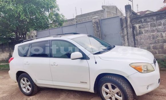 Acheter Occasion Voiture Toyota RAV4 Blanc à Libreville, Estuaire Acheter Occasion Voiture Toyota RAV4 Blanc à Libreville, Estuaire