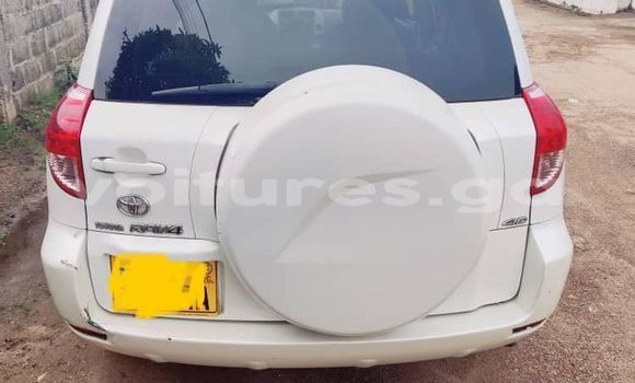 Acheter Occasion Voiture Toyota RAV4 Blanc à Libreville, Estuaire Acheter Occasion Voiture Toyota RAV4 Blanc à Libreville, Estuaire