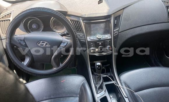 Sayi Na hannu Hyundai Sonata White Mota in Libreville a estuary Sayi Na hannu Hyundai Sonata White Mota in Libreville a estuary