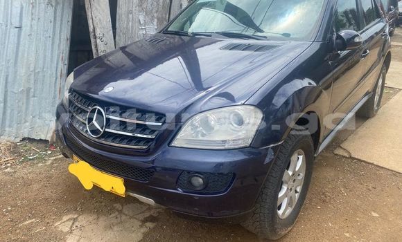Sayi Na hannu Mercedes-Benz ML–Class Blue Mota in Libreville a estuary