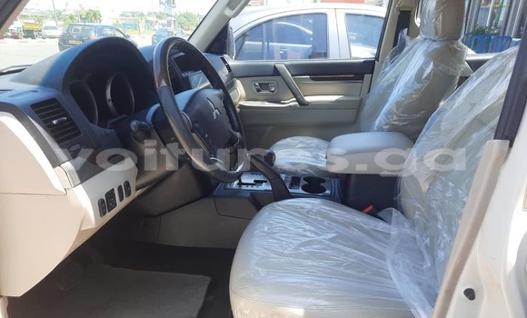 Sayi Na hannu Mitsubishi Pajero White Mota in Libreville a estuary Sayi Na hannu Mitsubishi Pajero White Mota in Libreville a estuary
