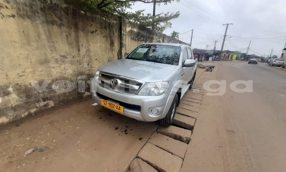 Buy Used Toyota Hilux Silver Car in Libreville in Estuary Buy Used Toyota Hilux Silver Car in Libreville in Estuary