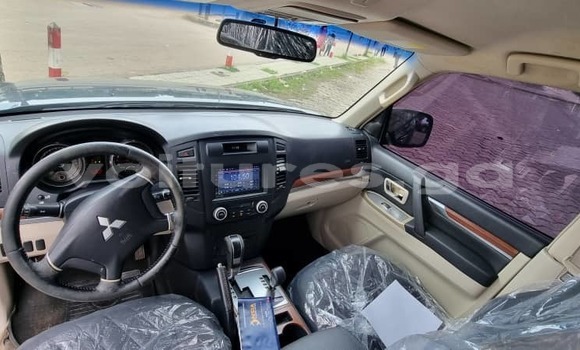 Sayi Imported Mitsubishi Pajero Azurfa Mota in Libreville a estuary Sayi Imported Mitsubishi Pajero Azurfa Mota in Libreville a estuary