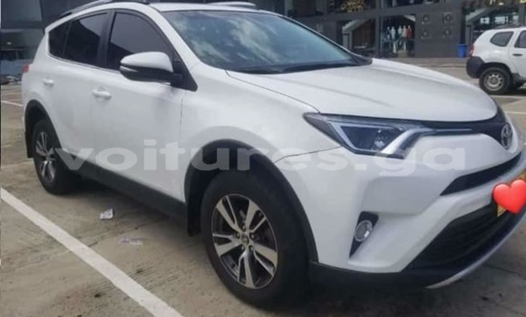 Acheter Occasion Voiture Toyota RAV4 Blanc à Libreville, Estuaire Acheter Occasion Voiture Toyota RAV4 Blanc à Libreville, Estuaire