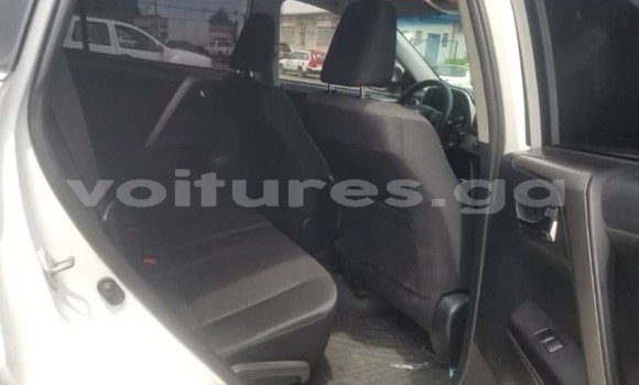 Acheter Occasion Voiture Toyota RAV4 Blanc à Libreville, Estuaire Acheter Occasion Voiture Toyota RAV4 Blanc à Libreville, Estuaire