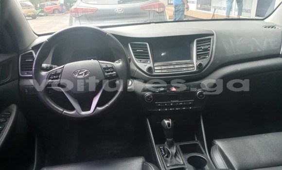 Sayi Imported Hyundai Tucson Red Mota in Libreville a estuary Sayi Imported Hyundai Tucson Red Mota in Libreville a estuary