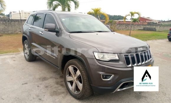 Sayi Na hannu Jeep Grand Cherokee Brown Mota in Libreville a estuary Sayi Na hannu Jeep Grand Cherokee Brown Mota in Libreville a estuary