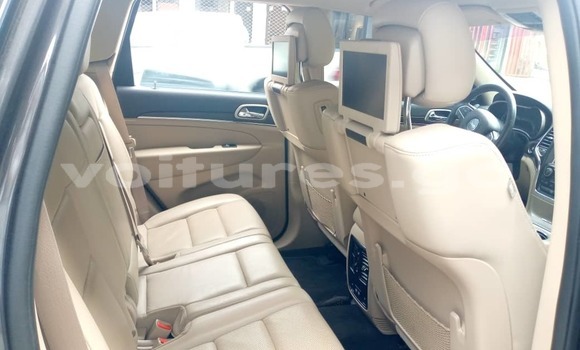Sayi Na hannu Jeep Grand Cherokee Brown Mota in Libreville a estuary Sayi Na hannu Jeep Grand Cherokee Brown Mota in Libreville a estuary