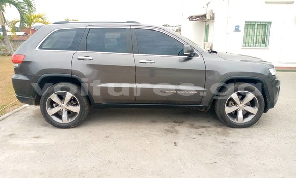 Sayi Na hannu Jeep Grand Cherokee Brown Mota in Libreville a estuary Sayi Na hannu Jeep Grand Cherokee Brown Mota in Libreville a estuary