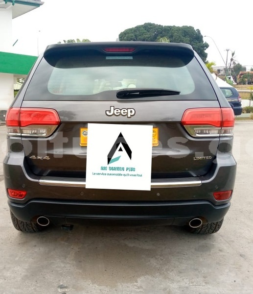 Big with watermark jeep grand cherokee estuaire libreville 7935