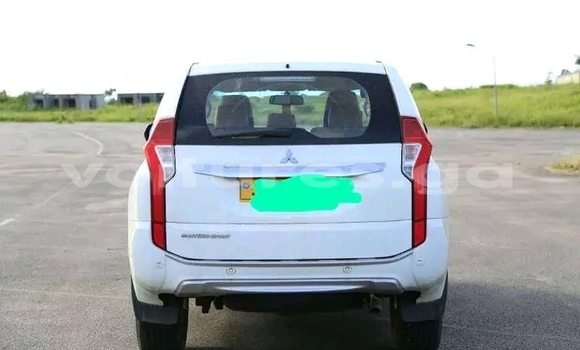 Acheter Occasion Voiture Mitsubishi Montero Sport Blanc à Libreville, Estuaire Acheter Occasion Voiture Mitsubishi Montero Sport Blanc à Libreville, Estuaire