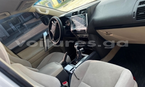 Acheter Occasion Voiture Toyota Land Cruiser Prado Blanc à Libreville, Estuaire Acheter Occasion Voiture Toyota Land Cruiser Prado Blanc à Libreville, Estuaire
