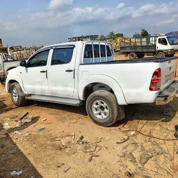 Big with watermark toyota hilux estuaire libreville 7954