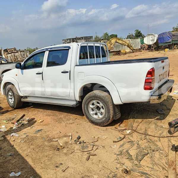 Big with watermark toyota hilux estuaire libreville 7954